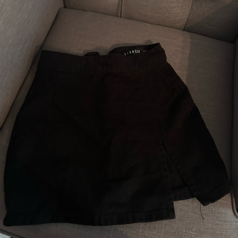 LIONESS BLACK MINI SKIRT PRINCESSPOLLY